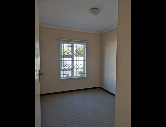 3 bed property to rent in TABLE VIEW